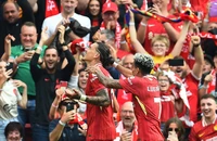 Liverpool có lại niềm vui chiến thắng, lên đỉnh Premier League
