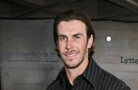 Bale liên tục thay đổi quan điểm về Ronaldo
