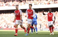 Arsenal thắng kịch tính phút bù giờ, Palmer lập poker cho Chelsea