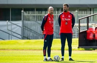 Phòng thay đồ MU bày tỏ cảm xúc về việc Nistelrooy thay thế Ten Hag