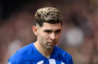 Ngôi sao của Premier League suýt chết trên máy bay