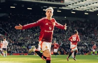 Hàng công thăng hoa, MU ngược dòng đánh bại Brentford