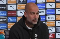 HLV Pep Guardiola phản ứng giận dữ khi bị chất vấn: ‘Quên đi’