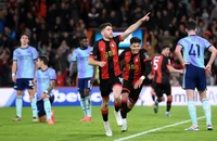Arsenal thua sốc trên sân khách