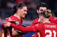 Liverpool thắng nhọc nhằn, Barca hủy diệt Bayern Munich