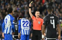 2 trọng tài bị UEFA trừng phạt cực nặng vì trò đùa ngớ ngẩn