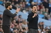 Pep Guardiola thừa nhận học hỏi được nhiều điều từ Russell