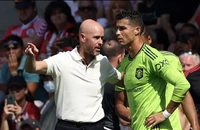 Sốc: Ten Hag làm nhục Ronaldo, cấm vào phòng thay đồ MU