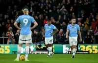 Man City thua sốc, Liverpool chiếm lại ngôi đầu bảng Premier League