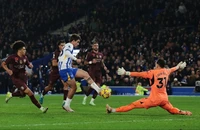 Man City gây thất vọng, Liverpool thắng dễ