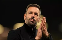 Van Nistelrooy nộp đơn xin việc ở 1 CLB