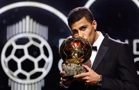 Rodri vui mừng khi được Real Madrid liên hệ, để ngỏ khả năng rời Man City