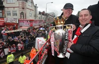 MU phải giải thích rõ ràng vì sao sa thải Sir Alex Ferguson