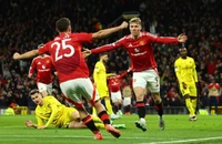 MU thắng kịch tính, Tottenham chia điểm đáng tiếc
