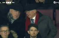 Fan sốc khi thấy Sir Alex Ferguson ngồi cạnh ai trong trận đấu của MU