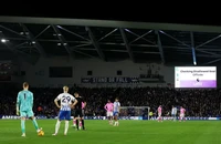Premier League ra tuyên bố về tranh cãi VAR trong trận đấu sớm nhất