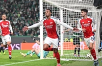 Arsenal hạ gục West Ham trong trận đấu kỳ lạ