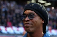 Ronaldinho lên chức ông nội ở tuổi 45