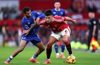 MU và Arsenal cùng rơi vào khủng hoảng trước đại chiến
