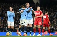 Man City thắng tưng bừng, MU thua Arsenal, Liverpool mất điểm