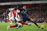 Fulham - Arsenal: 'Pháo nổ trên sân Craven Cottage'