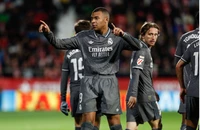 Real Madrid áp sát Barca