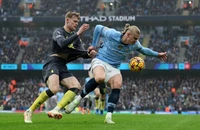Haaland đá hỏng phạt đền, Man City lại không thắng