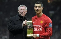 Sir Alex Ferguson 'sấy tóc' khiến Ronaldo bật khóc