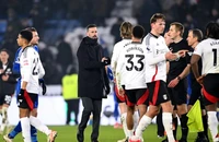 Van Nistelrooy bị phản đối