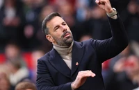 Van Nistelrooy không đồng tình với đánh giá về MU