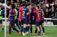 Barca vươn lên ngôi đầu La Liga