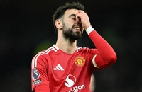 Bruno Fernandes chỉ ‘xách dép’ cho thế hệ vàng 92 của MU