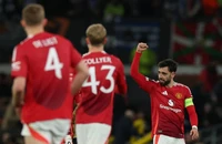 Bruno Fernandes lập hat-trick, MU vào tứ kết Europa League