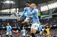 Haaland phá kỷ lục tồn tại 30 năm của Premier League