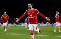 Bruno Fernandes tỏa sáng, MU thắng dễ Leicester City