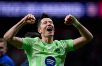 Cuộc rượt đuổi điên rồ giữa Barcelona và Atletico Madrid