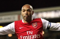 Lý do thực sự khiến Arsenal bán Henry cho Barcelona