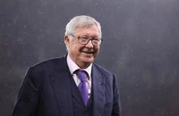 Cựu sao MU tiết lộ Sir Alex Ferguson trở lại làm HLV trong tuần này