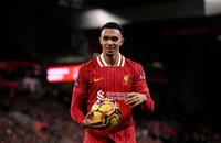 Chi tiết mới về vụ bê bối của Alexander-Arnold tại Liverpool