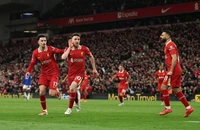 Tranh cãi bàn thắng của Liverpool: Moyes nổi giận, Slot nói đúng luật