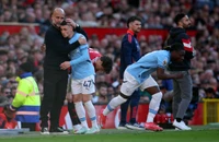 Pep Guardiola thổi bùng ngọn lửa mâu thuẫn với MU