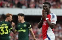 Arsenal “buông súng” trong cuộc đua vô địch