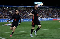 Barca may mắn giành 3 điểm