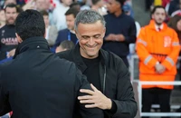 Tại sao MU không thuê Luis Enrique làm HLV trưởng?