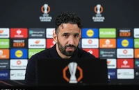 Amorim yêu cầu MU chơi bóng để kiếm tiền ở Premier League