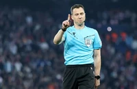 Trọng tài gây tranh cãi bắt chính trận chung kết Europa League