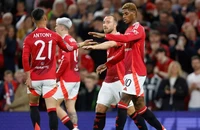 Neville tuyên bố 10 ngôi sao của MU sẽ bị bán