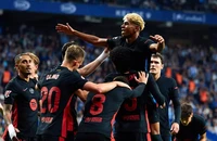 Barcelona vô địch La Liga trong trận đấu bị tạm dừng với sự cố kinh hoàng