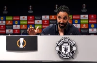 Trò đùa của Amorim với Bruno Fernandes ở MU