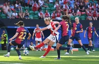 Hạ Barcelona, Arsenal vô địch Champions League